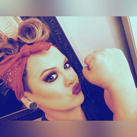 HELLO EVERYONE! ✌🏻❤️👜 - Picture 1 of 9